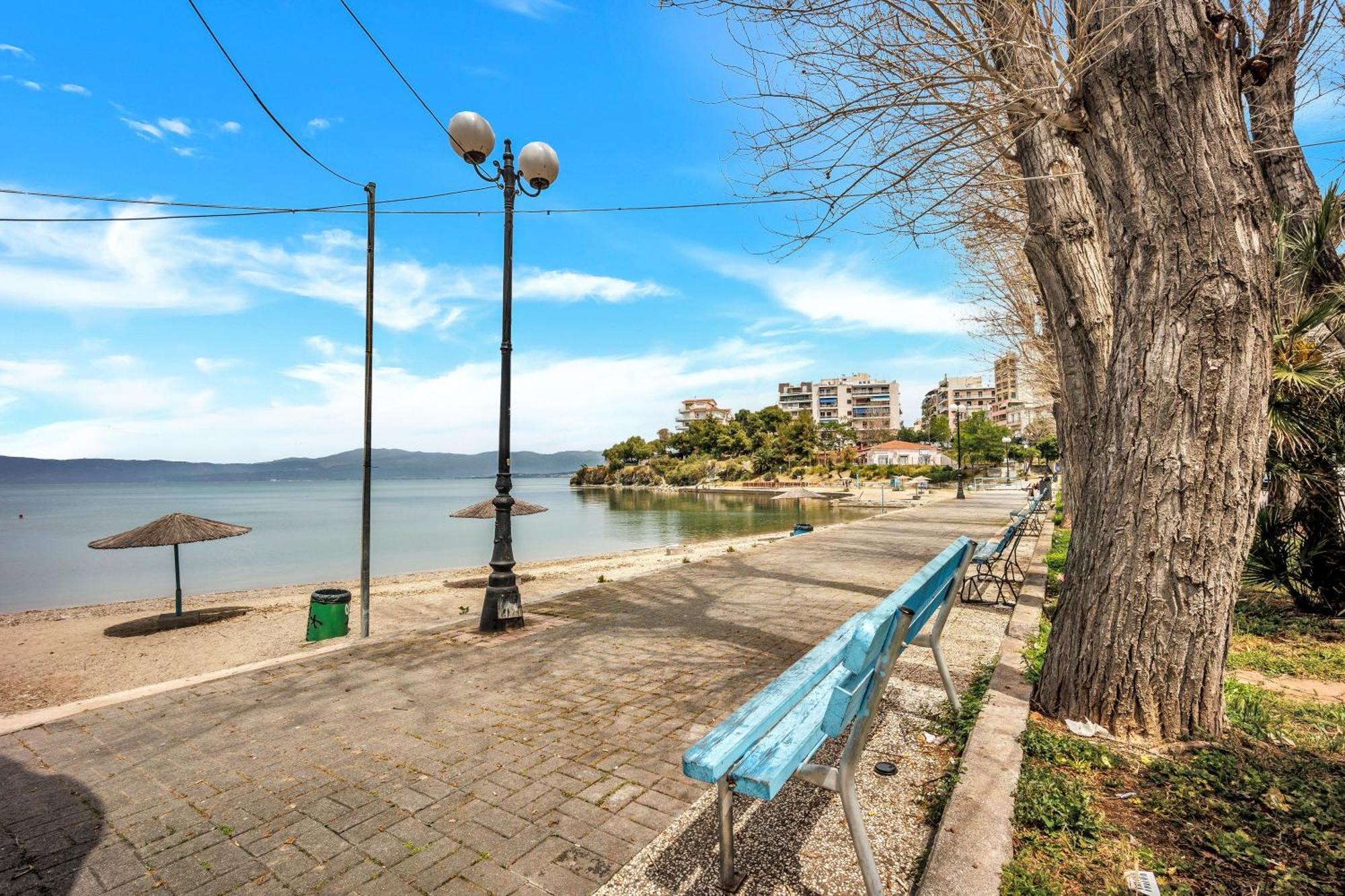 Fabulous Central Apartment Close To The Sea! Халкида Экстерьер фото