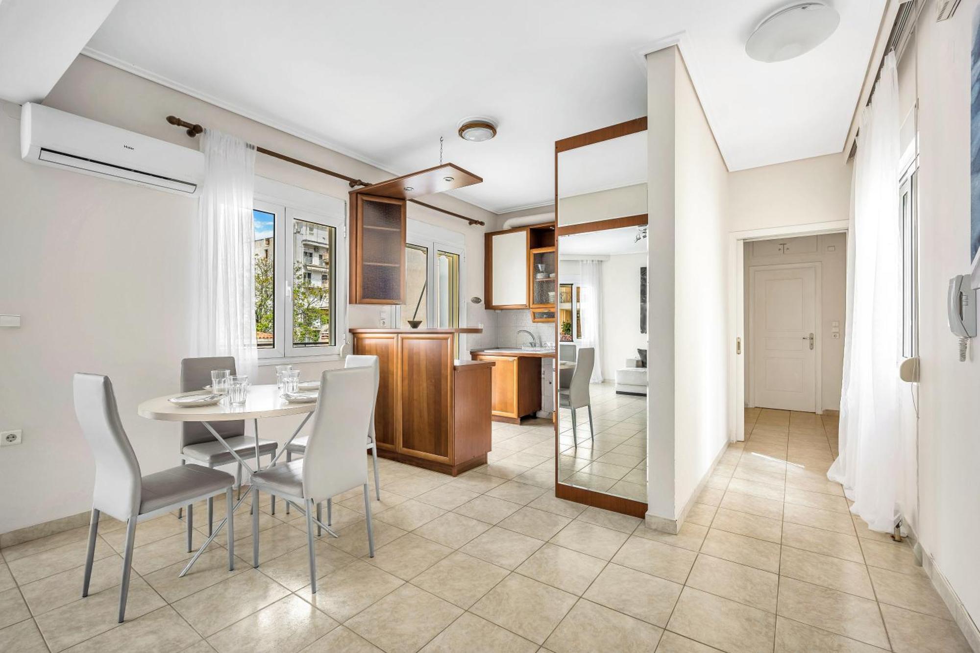 Fabulous Central Apartment Close To The Sea! Халкида Экстерьер фото